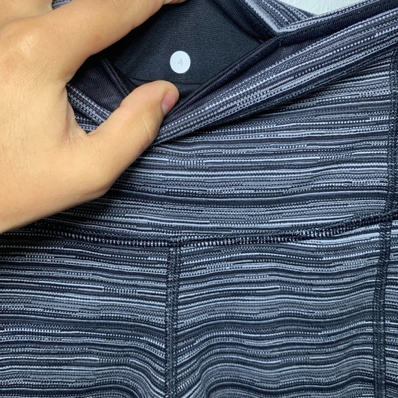 Lululemon Gather & Crow Crops Cropped Capri Leggings, Black & Gray, size 4 - Picture 7 of 10